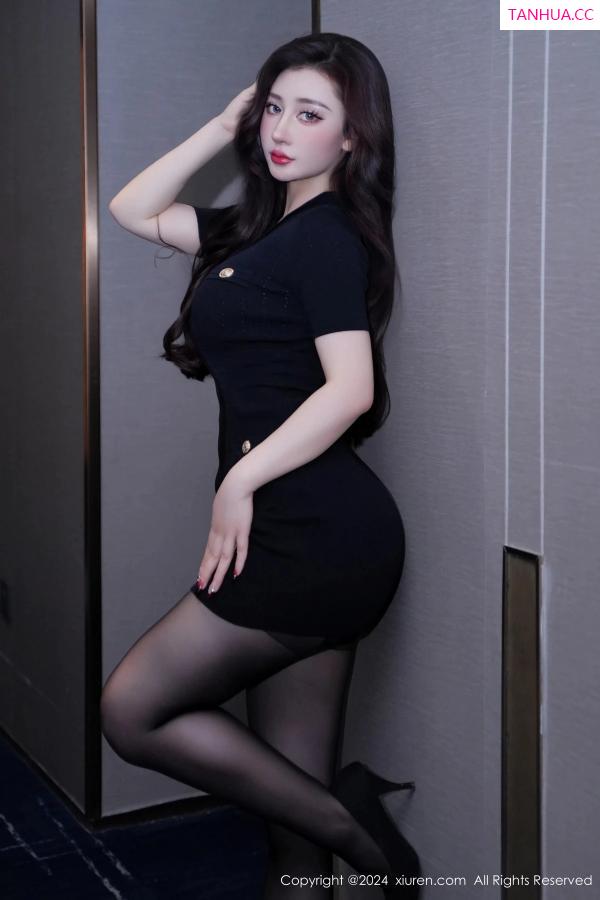   [XiuRen]高清写真图 2024.03.04 No.8170 蕾蕾醒了没 黑丝性感第13张图片